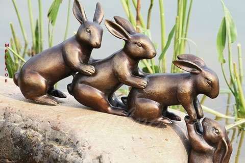 Bronze helping hands rabbit sculpture wholesaling