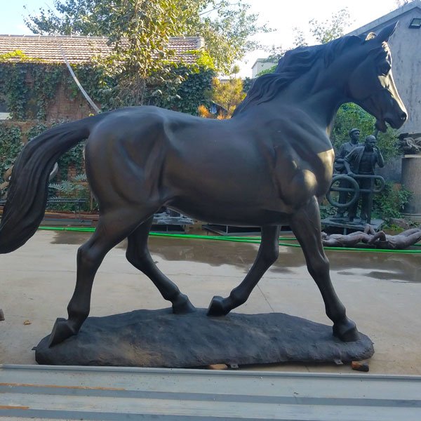 bronze horse sculpture