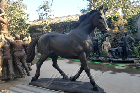 Outdoor life size bronze horse made for front yard