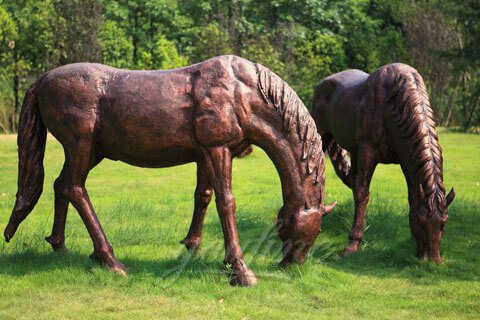 Life size metal bronze grazing horse statues to buy