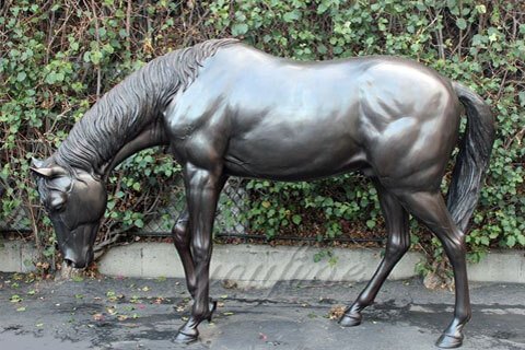 Metal bronze standing horse statues with head slightly low in walk for outdoor