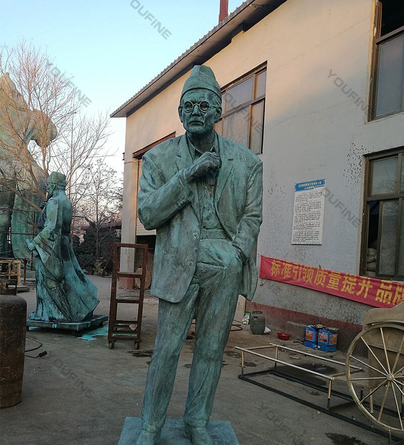 famous artist from Iraq and our master make the custom statue of life size real person in bronze