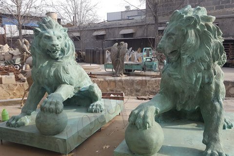 Outdoor life size pair of lion statues for home or driveway front porch for sale