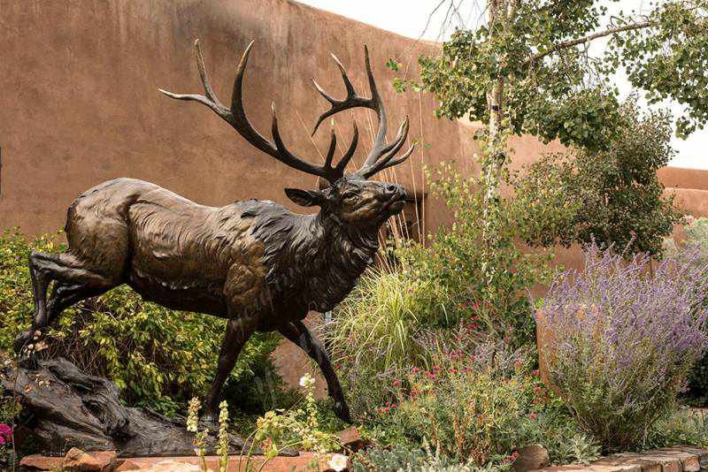 Outdoor Decorative Bronze Deer Statue Garden Decor Details