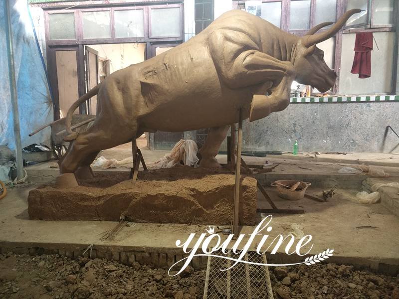 Antique Bronze Charging Bull Statue Pedestrian Street Decor for Sale Clay Molds