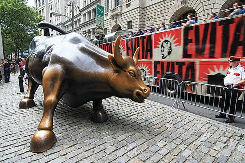 Charging Bull Statue (4)