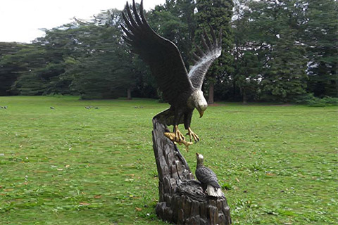 Bronze Life Size Eagle Statue Feeding Little Eagle for Sale BOKK-348