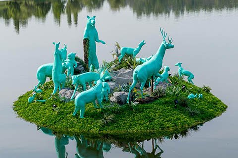 Modern New Temporary Floating Art Bronze Animal Sculpture—The Happy Castaways