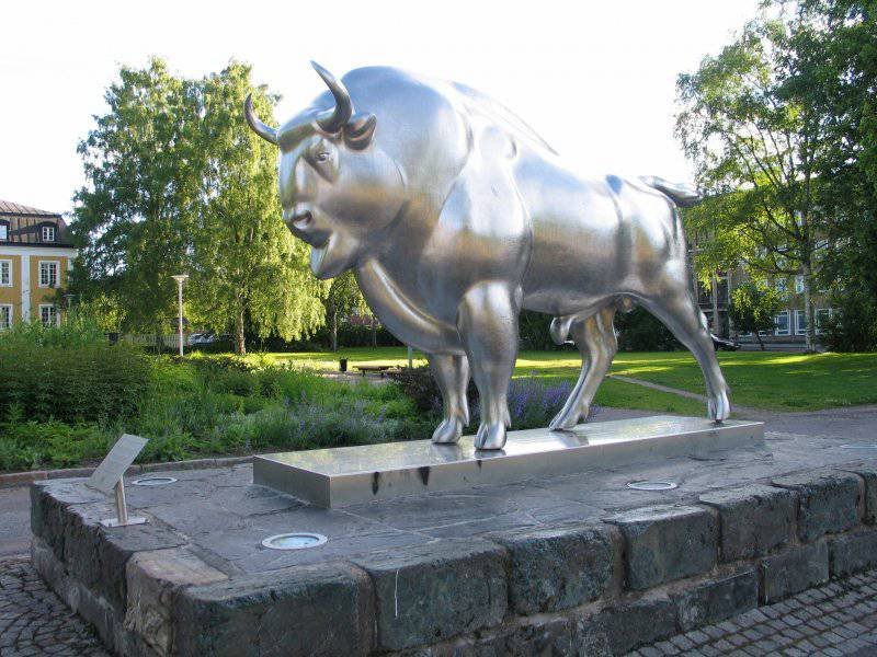 Avesta Bull Sculpture (1)
