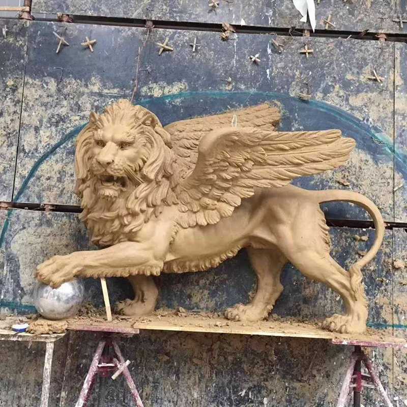 flying lion statue (3)