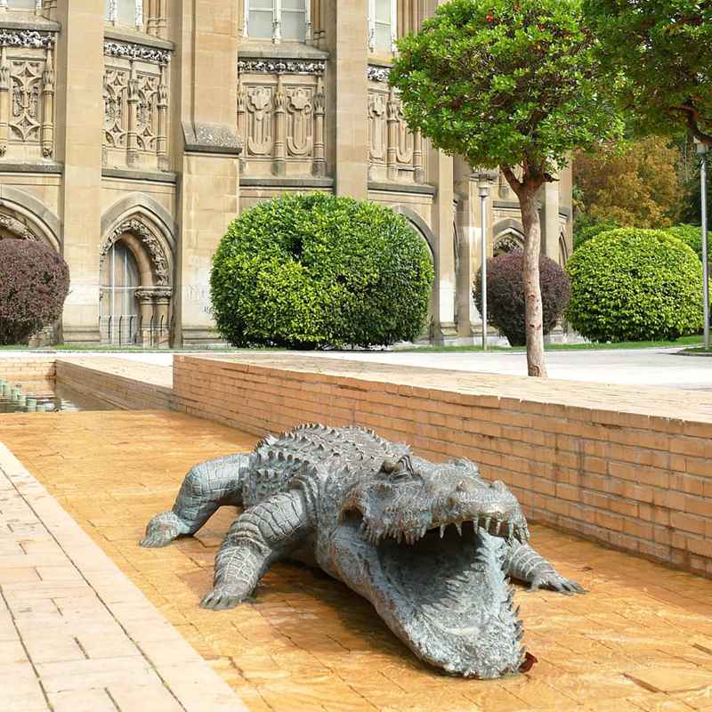 Crocodile sculpture (4)