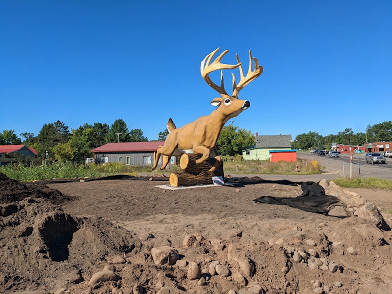 bronze deer sculpture for lawn (3)