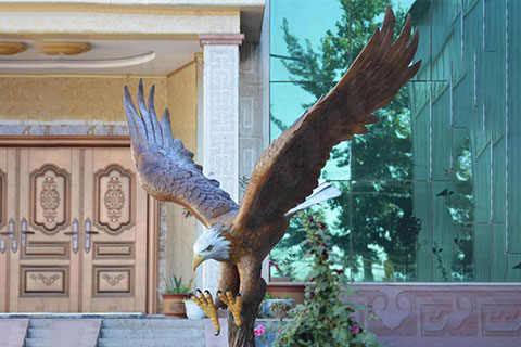 Life Size Bronze Bald Eagle Outdoor Statue