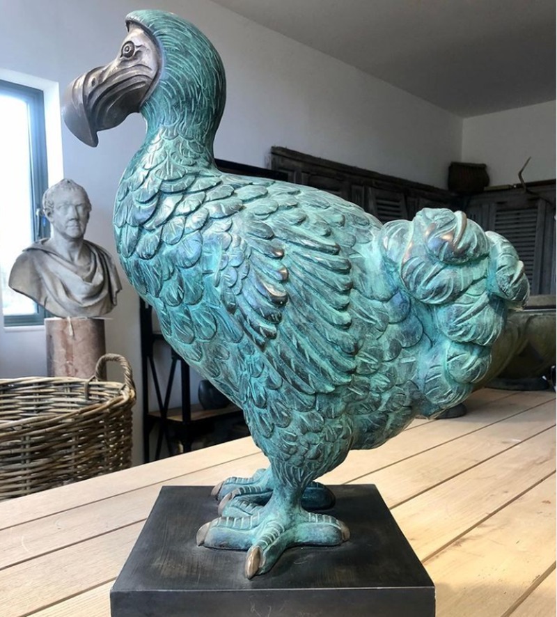 sculpture-of-a-Dodo